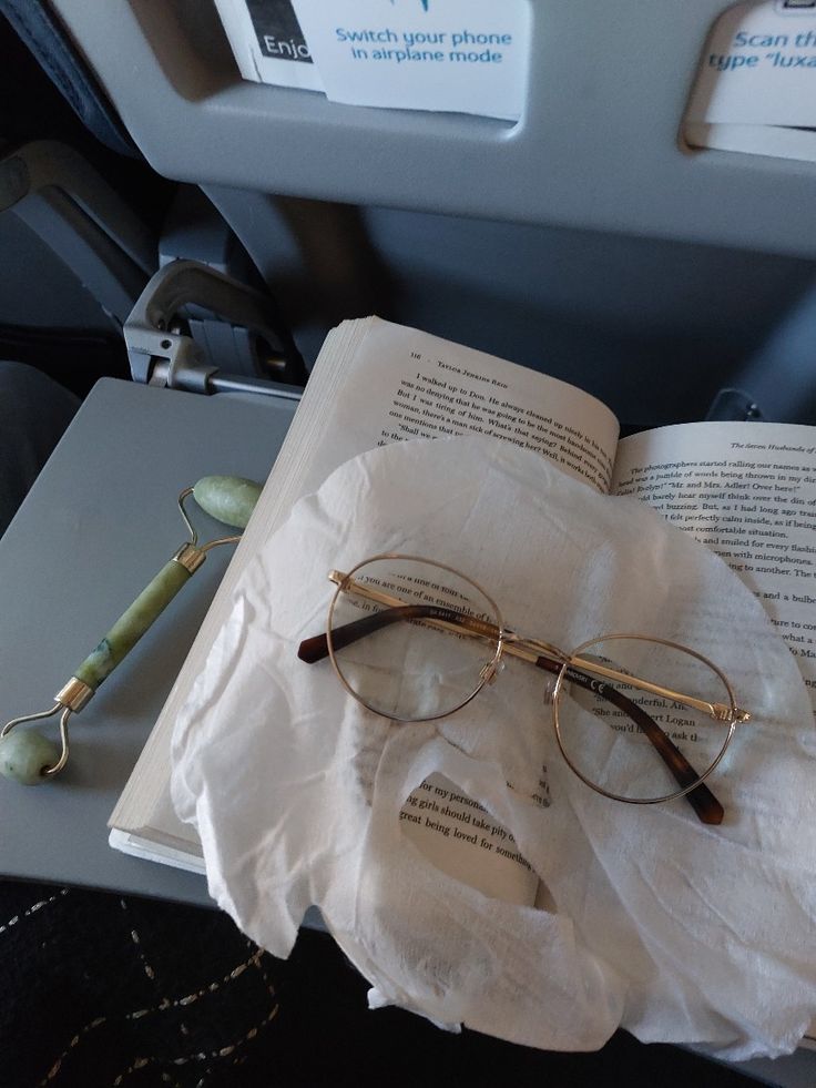 Long-Haul Flight Routine: What Actually Works at 35,000 Feet