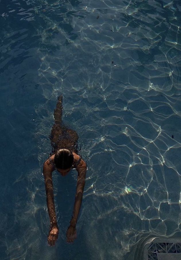 SPF Re-application Without Ruining Makeup (Mists, Sticks, Dab Methods)