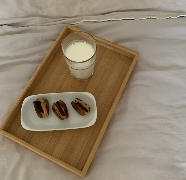 De-Puff, Soft Glow: A 5-Minute Ramadan Ritual